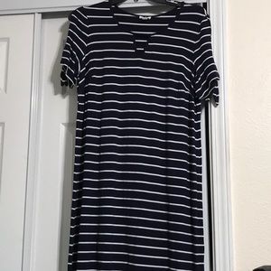 Blue and white knee length dress, never worn, size 1x, short sleeve with slits